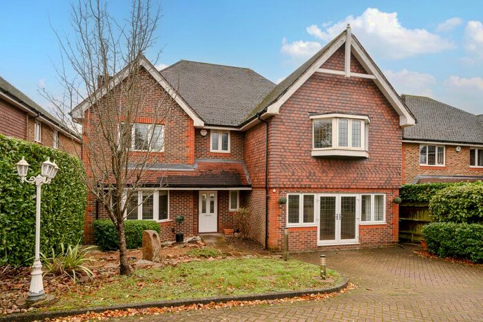 5 Bedroom Detached House To Rent In Walnut Grove, Banstead, Surrey, SM7