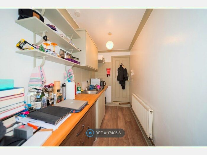 Studio To Rent In Biscay Road, London, W6