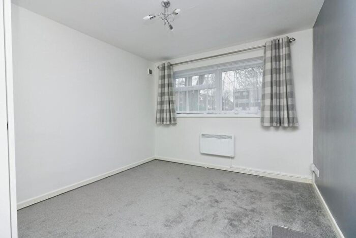 1 Bedroom Flat For Sale In Milton Road, Harpenden, AL5