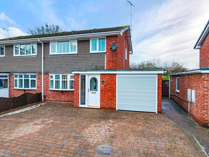 3 Bedroom Semi-Detached House For Sale In Inglemere Close, Worksop, S81