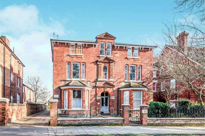 Flat To Rent In De Parys Avenue, Bedford, MK40