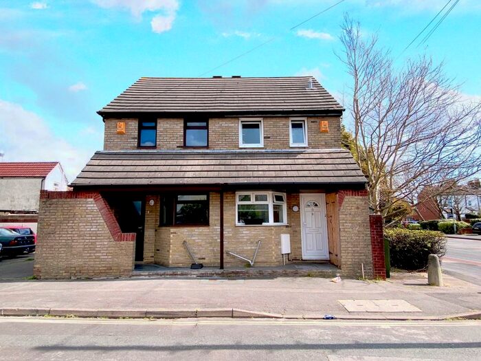 2 Bedroom House To Rent In Alver Road, Gosport, PO12