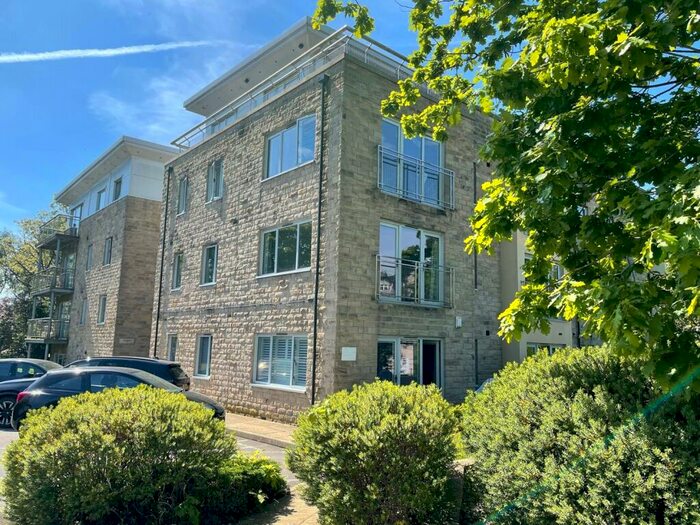 2 Bedroom Flat To Rent In Brodwell Grange, Leeds, West Yorkshire, LS18