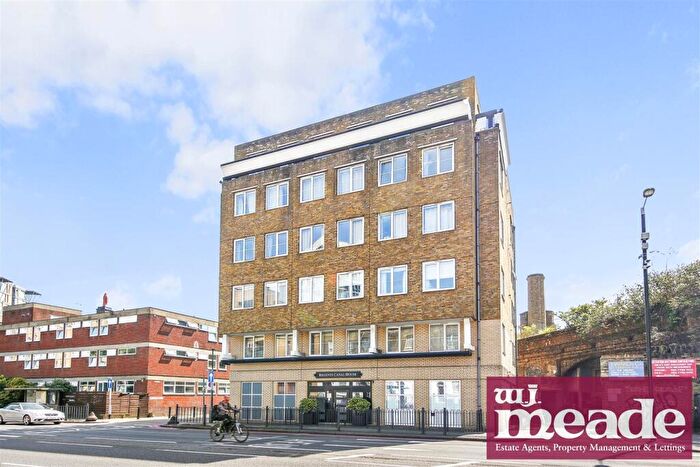 3 Bedroom Flat To Rent In Regents Canal House, Commercial Road, E14