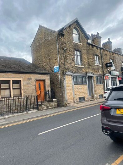 2 Bedroom Flat To Rent In High Street, Bradford, BD6
