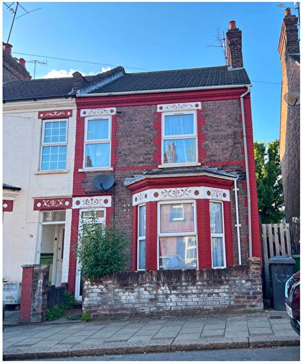 3 Bedroom Terraced House To Rent In Reginald Street, Luton, LU2