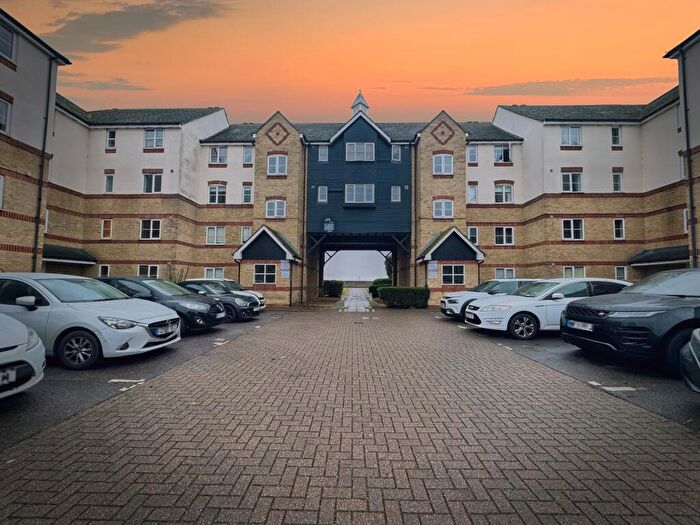 Studio To Rent In Lewes Close, Grays, RM17