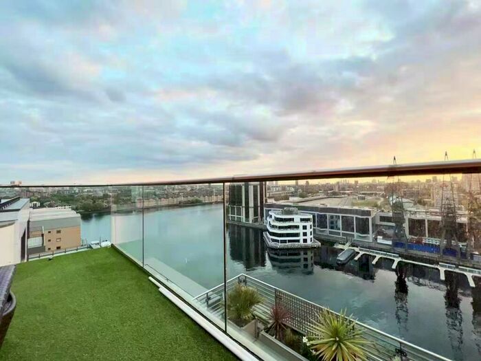3 Bedroom Flat To Rent In Clonmel Court, Turnberry Quay, London, E14