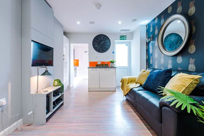 5 Bedroom Terraced House To Rent In Church Street, Newcastle-Under-Lyme, ST5