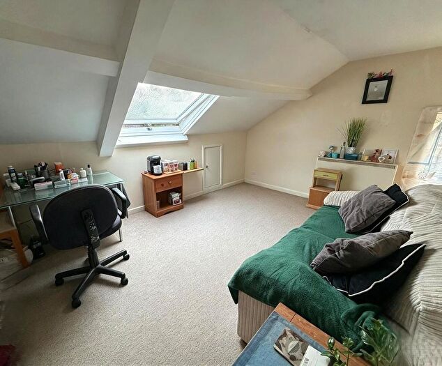 2 Bedroom Flat To Rent In Melville Street, Torquay, TQ2