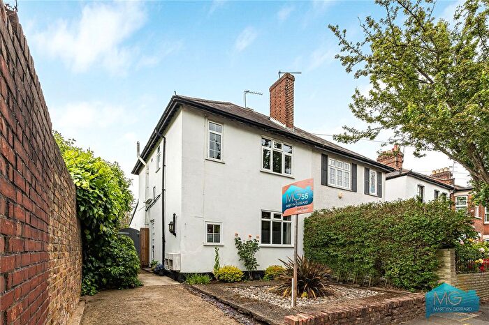 3 Bedroom Semi-Detached House For Sale In Manor Park Road, London, N2