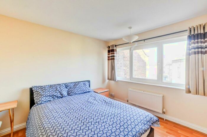 1 Bedroom Property To Rent In Caburn Heights, Southgate West, RH11