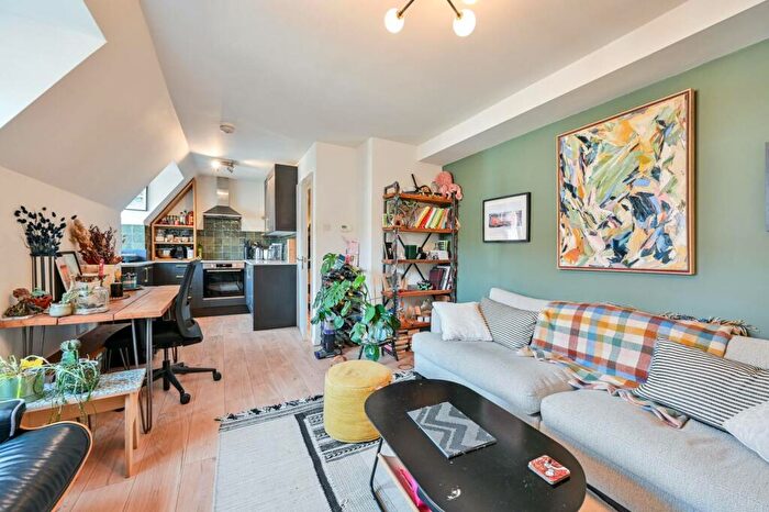 2 Bedroom Flat For Sale In Goldwell House, East Dulwich, London, SE22
