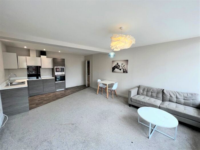 2 Bedroom Apartment To Rent In -Bedroom Apartment -, Bond Street, Hull, K2