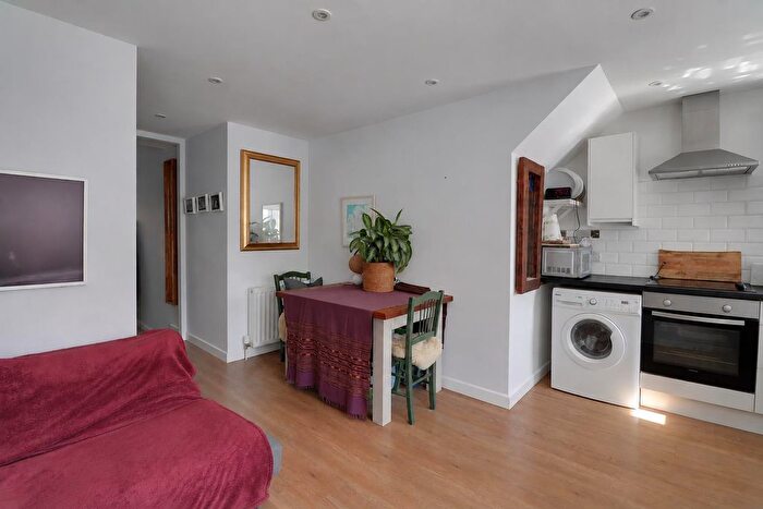 1 Bedroom Flat For Sale In Rooksmoor, Woodchester, Stroud, GL5