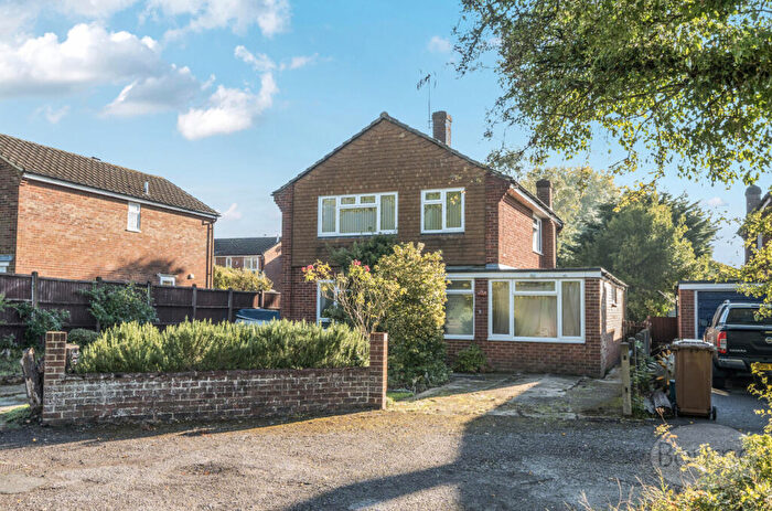 3 Bedroom Detached House For Sale In Hurlands Close, Farnham, Surrey, GU9