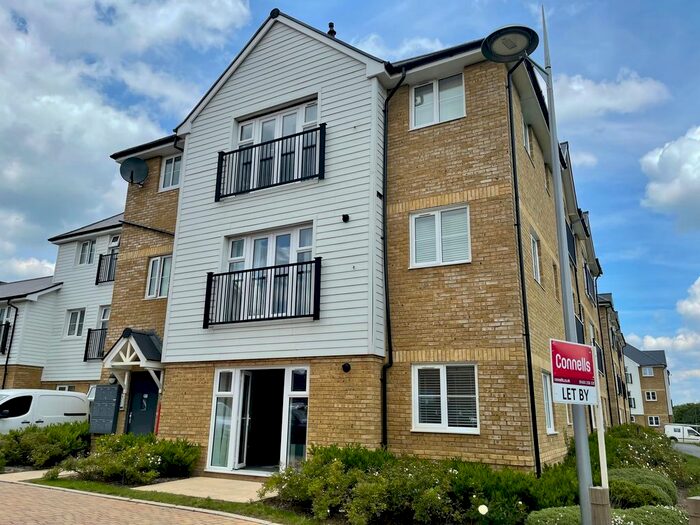 2 Bedroom Flat To Rent In Holmbush Drive, Faygate, Horsham, RH12