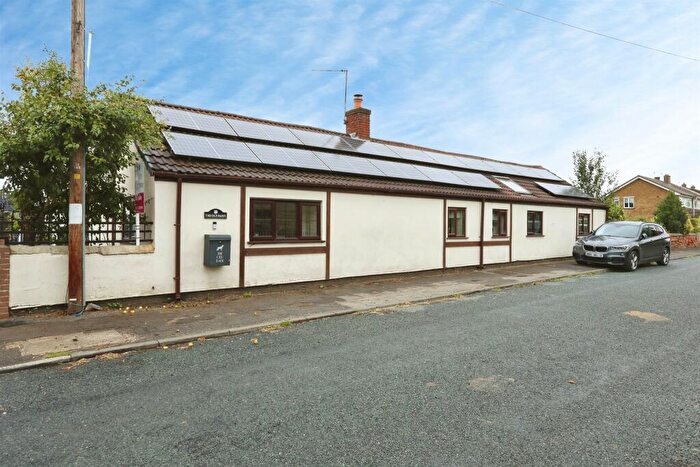 3 Bedroom Bungalow For Sale In Braithwaite Lane, Braithwaite, Doncaster, DN7