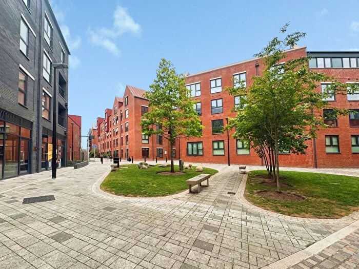 2 Bedroom Flat To Rent In Newbury, Berkshire, RG14