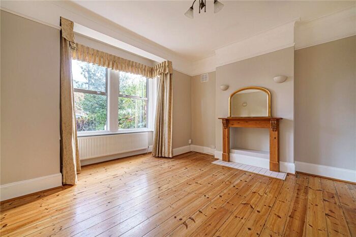 3 Bedroom Apartment To Rent In Lordship Lane, East Dulwich, London, SE22
