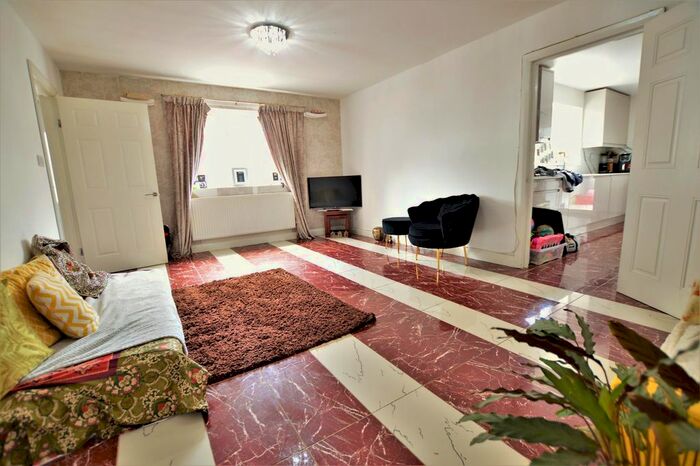 3 Bedroom Semi-Detached House To Rent In Salt Hill Way, Slough, SL1