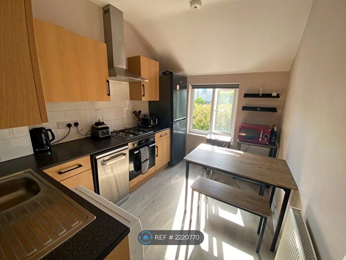 1 Bedroom Flat To Rent In Westcliff Drive, Leigh-On-Sea, SS9