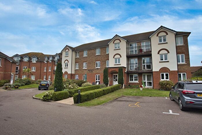 2 Bedroom Flat For Sale In Beechwood Avenue, Deal, Kent, CT14