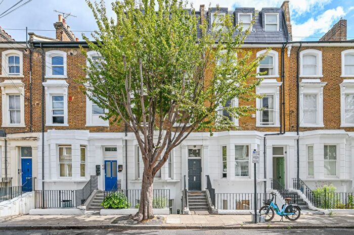 1 Bedroom Flat For Sale In Southerton Road, Brackenbury Village, London, W6