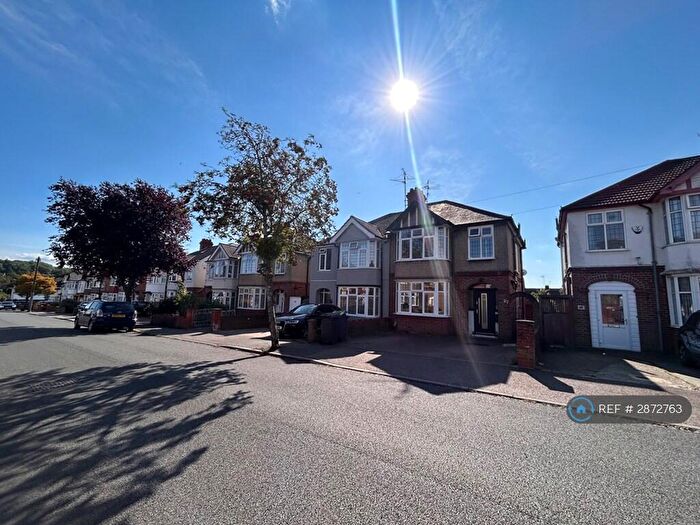 3 Bedroom Semi-Detached House To Rent In Cranleigh Gardens, Luton, LU3
