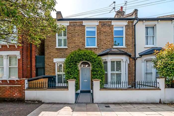 4 Bedroom End Of Terrace House For Sale In Rodwell Road, East Dulwich, SE22