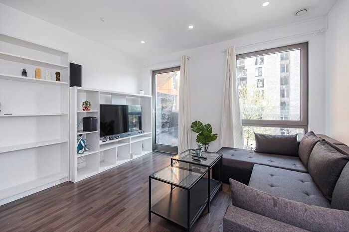 1 Bedroom Apartment For Sale In Rathbone Market, Canning Town, E16