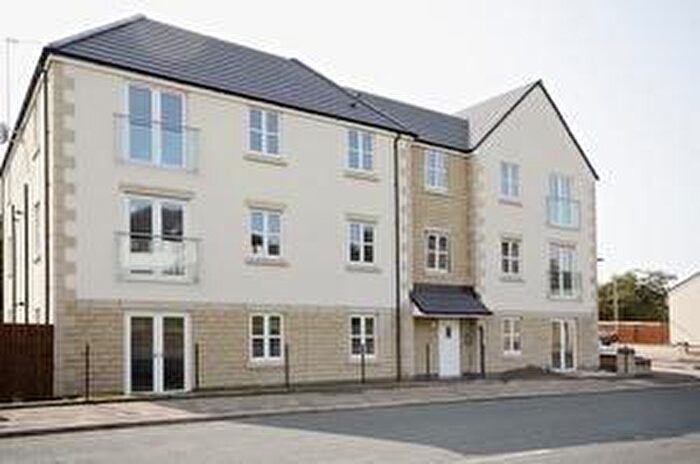 2 Bedroom Flat To Rent In Rochdale Road, Rossendale (district Of), Lancashire, OL13