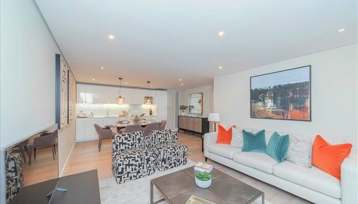 3 Bedroom Flat To Rent In Merchant Square, Paddington, W2