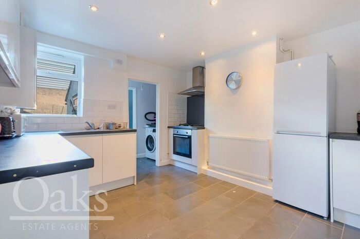 2 Bedroom End Of Terrace House To Rent In Theobald Road, Croydon, CR0