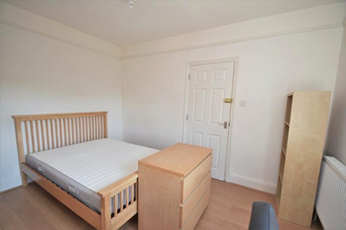 5 Bedroom House To Rent In Polygon, SO15