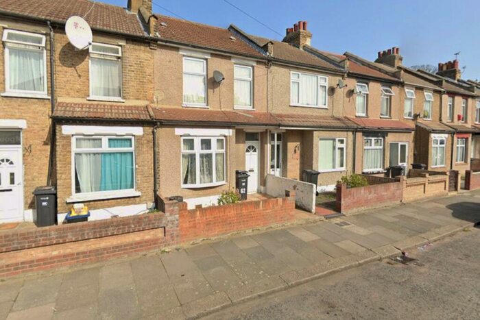 4 Bedroom Terraced House To Rent In Roman Road, Ilford, IG1