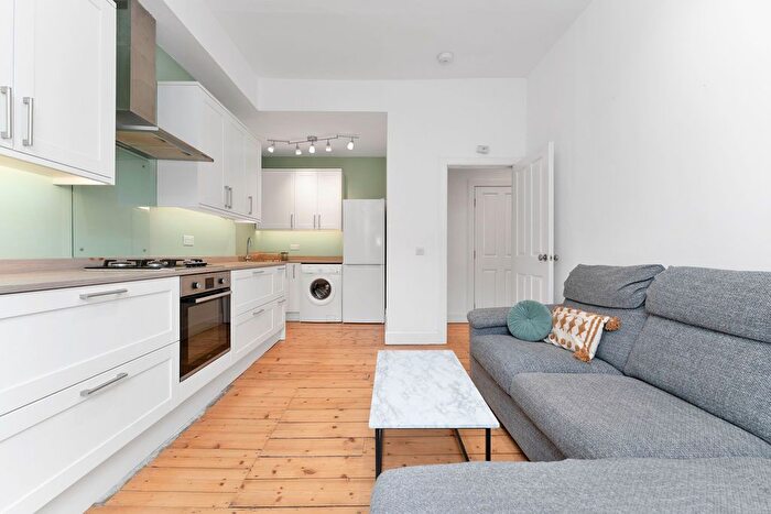 2 Bedroom Flat To Rent In Watson Crescent, Fountainbridge, Edinburgh, EH11