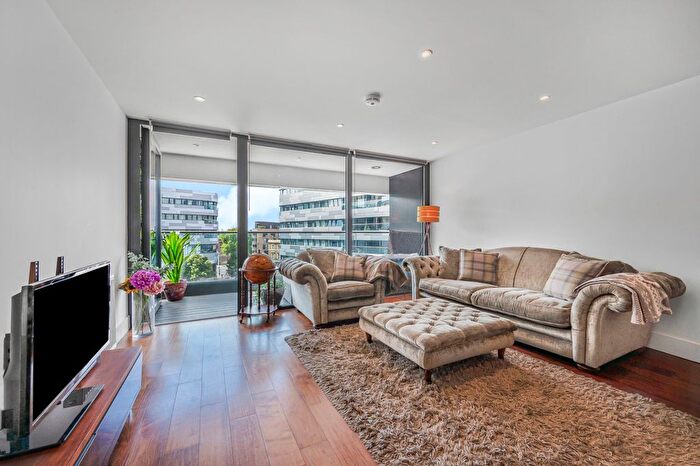 3 Bedroom Flat To Rent In Lambarde Square, Canary Wharf, SE10