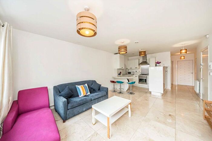 2 Bedroom Flat To Rent In Recovery Street, London, SW17
