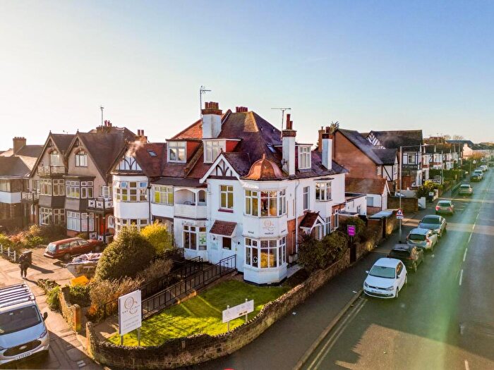 1 Bedroom Flat For Sale In Leigh Road, Leigh-On-Sea, SS9