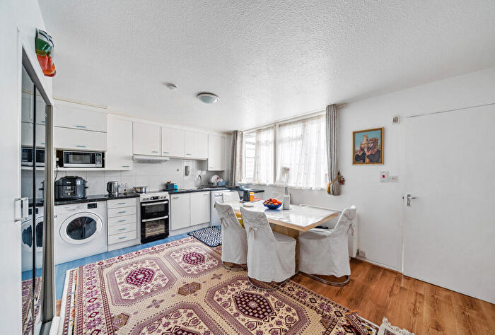 3 Bedroom Terraced House For Sale In Crocus Field, Barnet, EN5