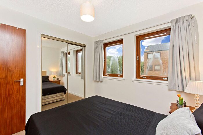 2 Bedroom Flat To Rent In Craighouse Gardens, Edinburgh, EH10