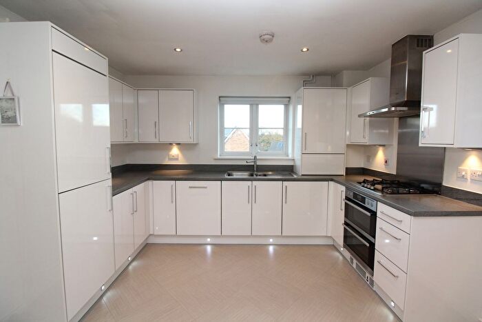 2 Bedroom Flat To Rent In Meadfarm Close, RM3