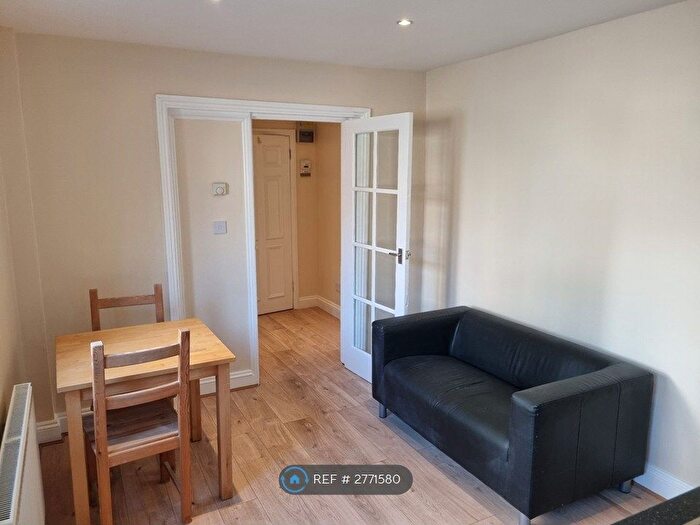 1 Bedroom Flat To Rent In King Street, London, W6