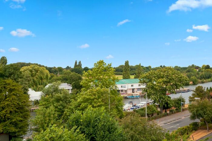 2 Bedroom Apartment For Sale In Portsmouth Road, Surbiton, KT6