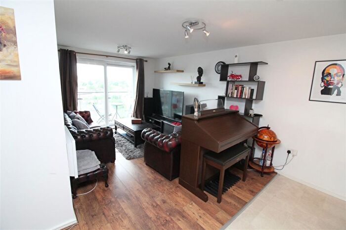 2 Bedroom Flat For Sale In Broughton Lane, Salford, M7