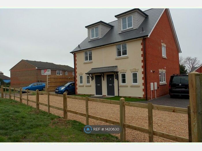 3 Bedroom Semi-Detached House To Rent In Middle Road, Hastings, TN35