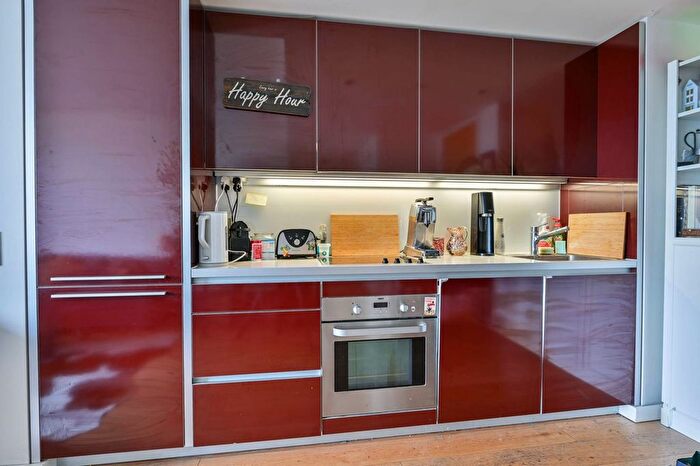 1 Bedroom Flat For Sale In Walworth Road, Elephant And Castle, London, SE1