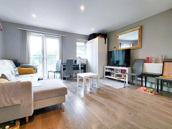 1 Bedroom Flat To Rent In Castlebar Road, London, W5
