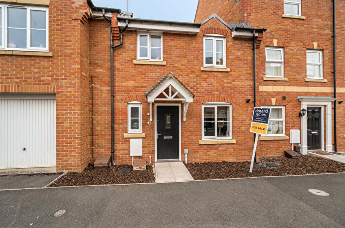 3 Bedroom Terraced House For Sale In Dydale Road, Taw Hill, Swindon, SN25